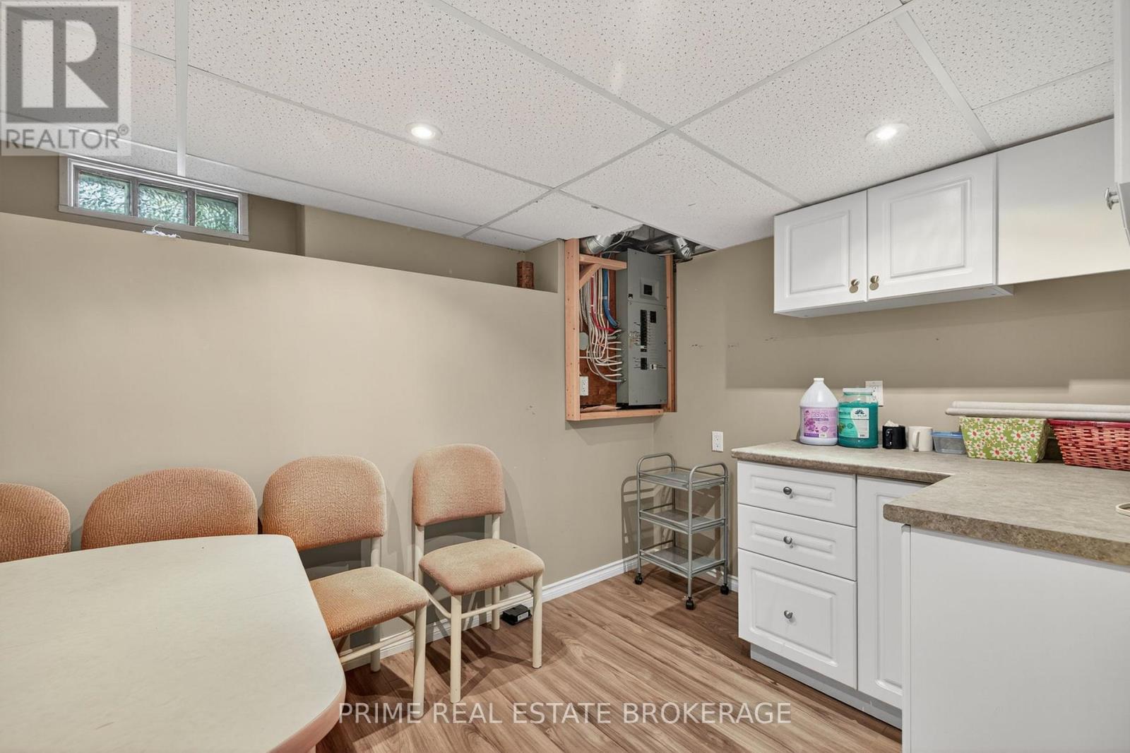 281 Oxford Street E, London East (East F), ON