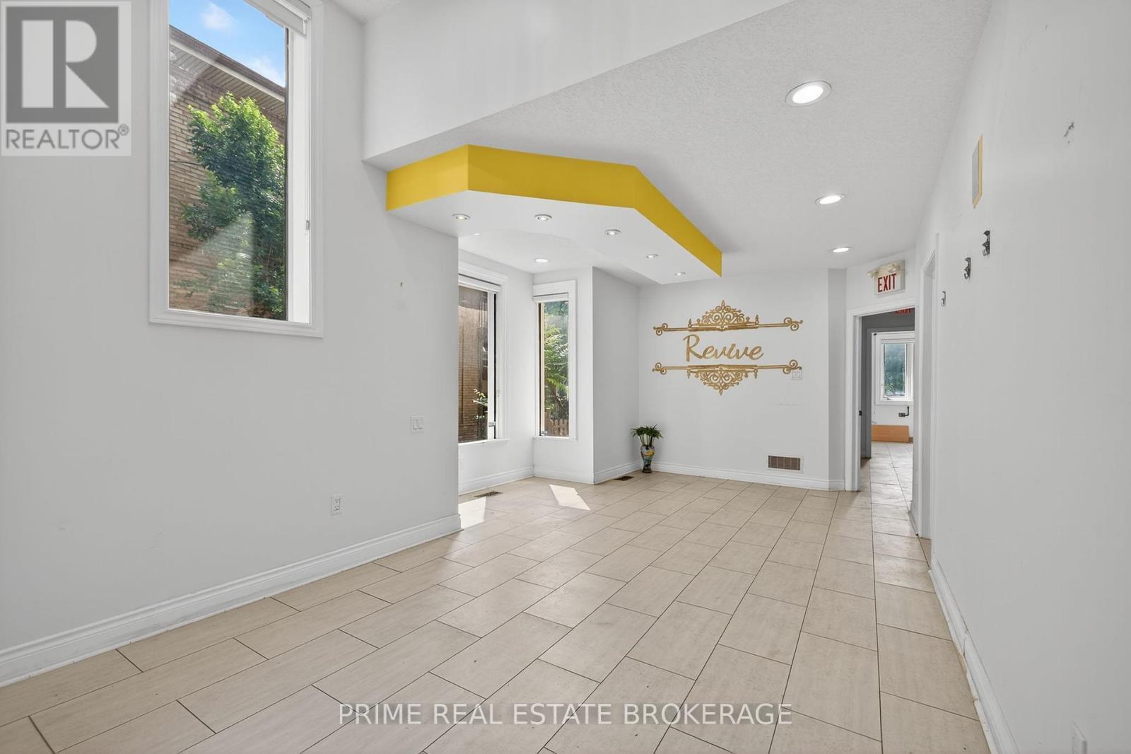 281 Oxford Street E, London East (East F), ON