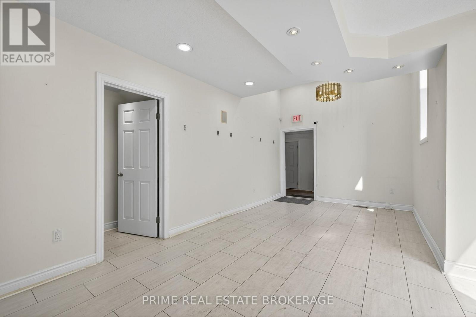 281 Oxford Street E, London East (East F), ON