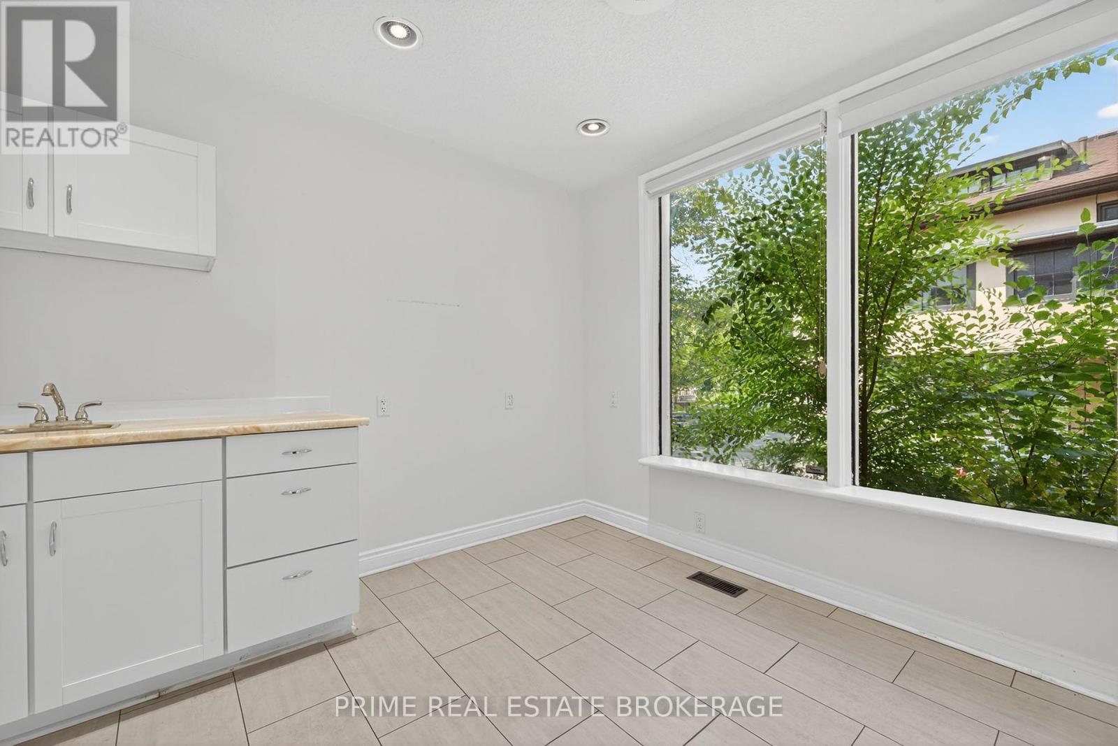 281 Oxford Street E, London East (East F), ON