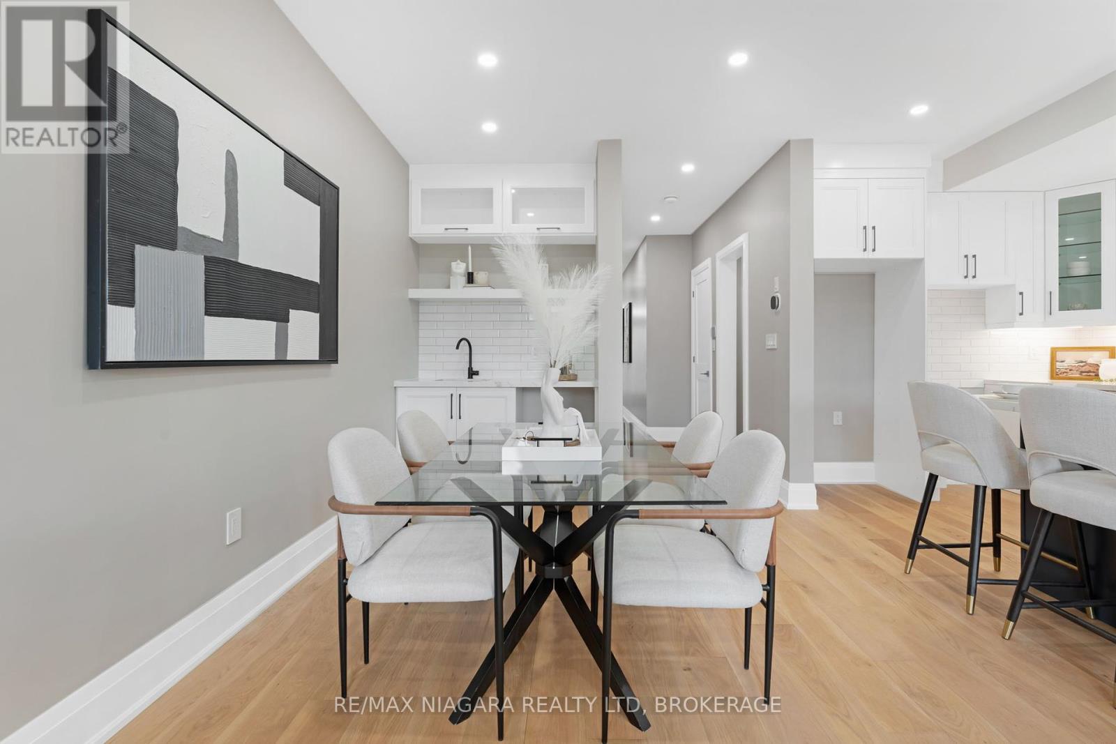 6204 Curlin Crescent, Niagara Falls (Forestview), ON - Indoor Photo Showing Dining Room