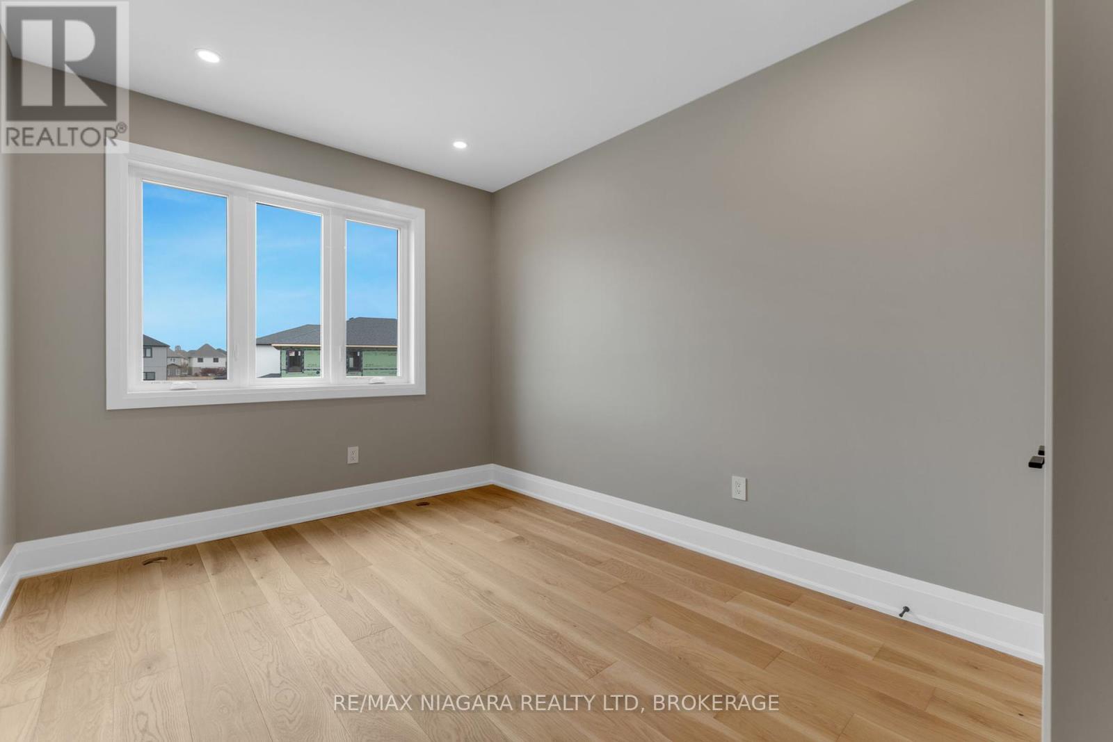 6204 Curlin Crescent, Niagara Falls (Forestview), ON - Indoor Photo Showing Other Room