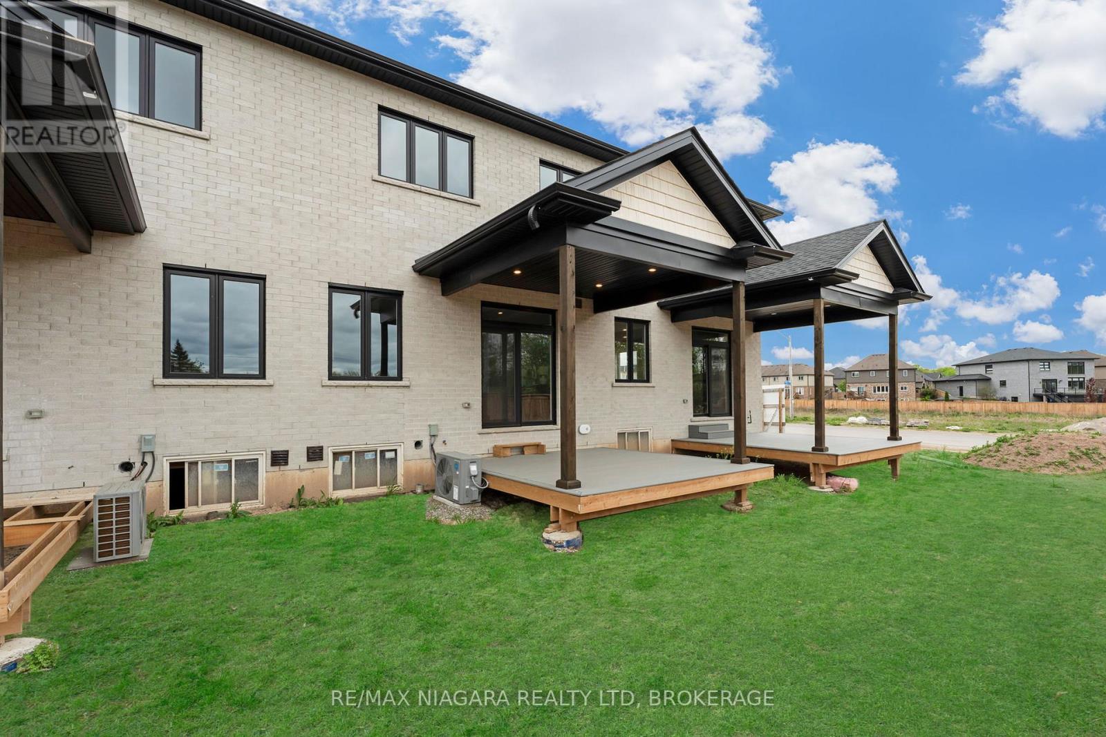 6204 Curlin Crescent, Niagara Falls (Forestview), ON - Outdoor With Exterior