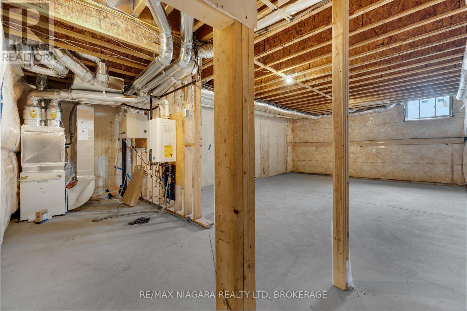 6204 Curlin Crescent, Niagara Falls (Forestview), ON - Indoor Photo Showing Basement