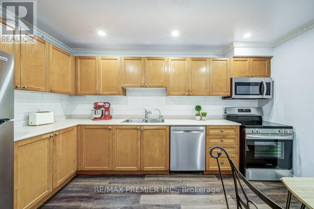 81 - 2670 Battleford Road, Mississauga, ON - Indoor Photo Showing Kitchen With Stainless Steel Kitchen With Double Sink
