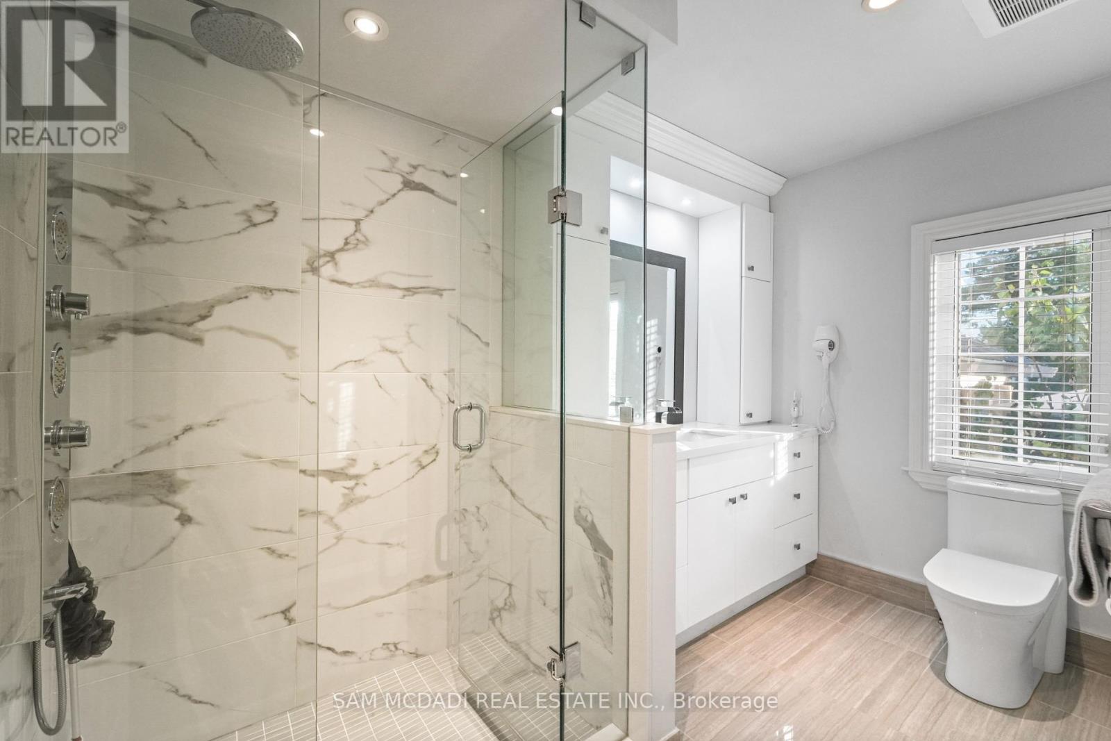 724 Atoka Drive, Mississauga, ON - Indoor Photo Showing Bathroom