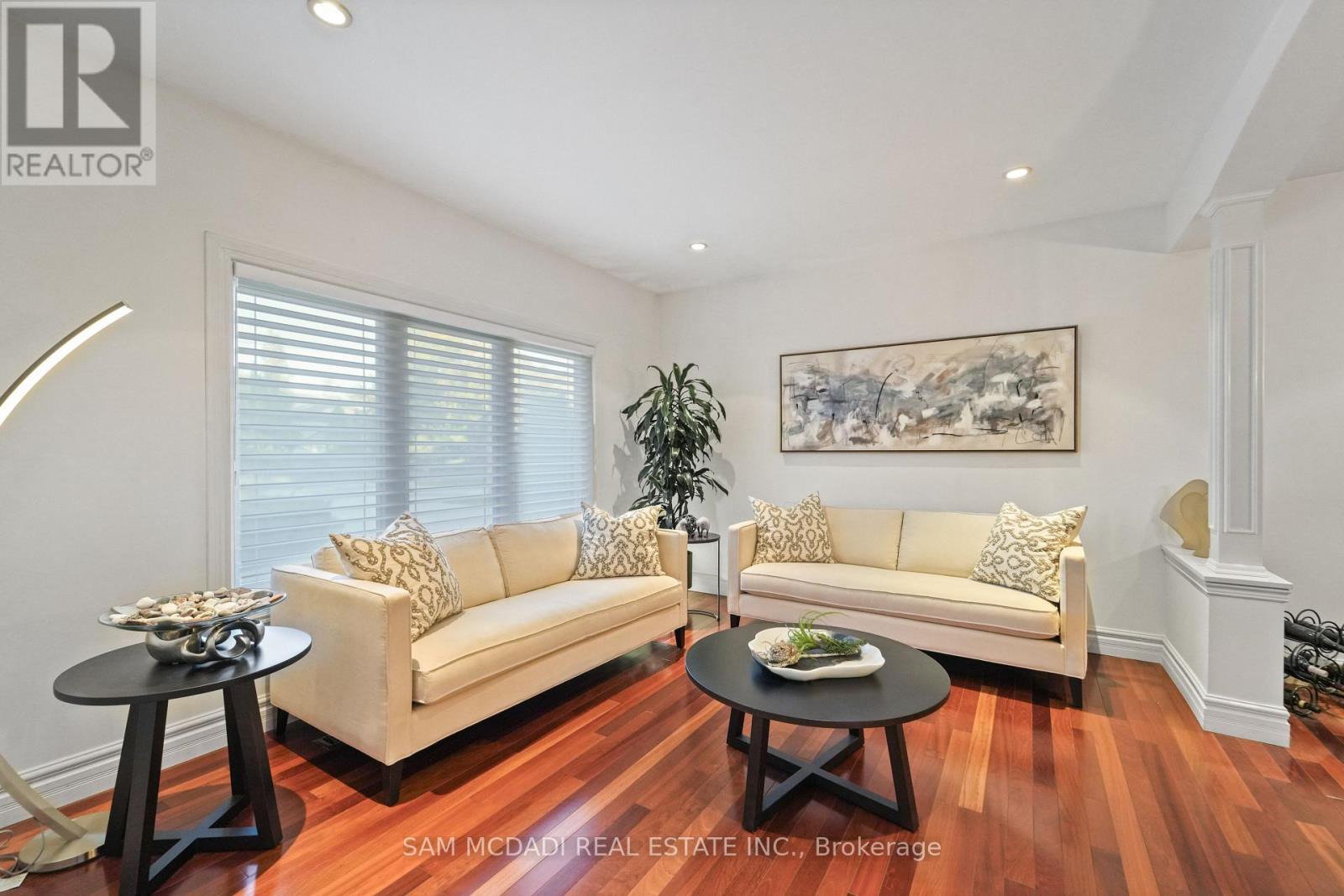 724 Atoka Drive, Mississauga, ON - Indoor Photo Showing Living Room