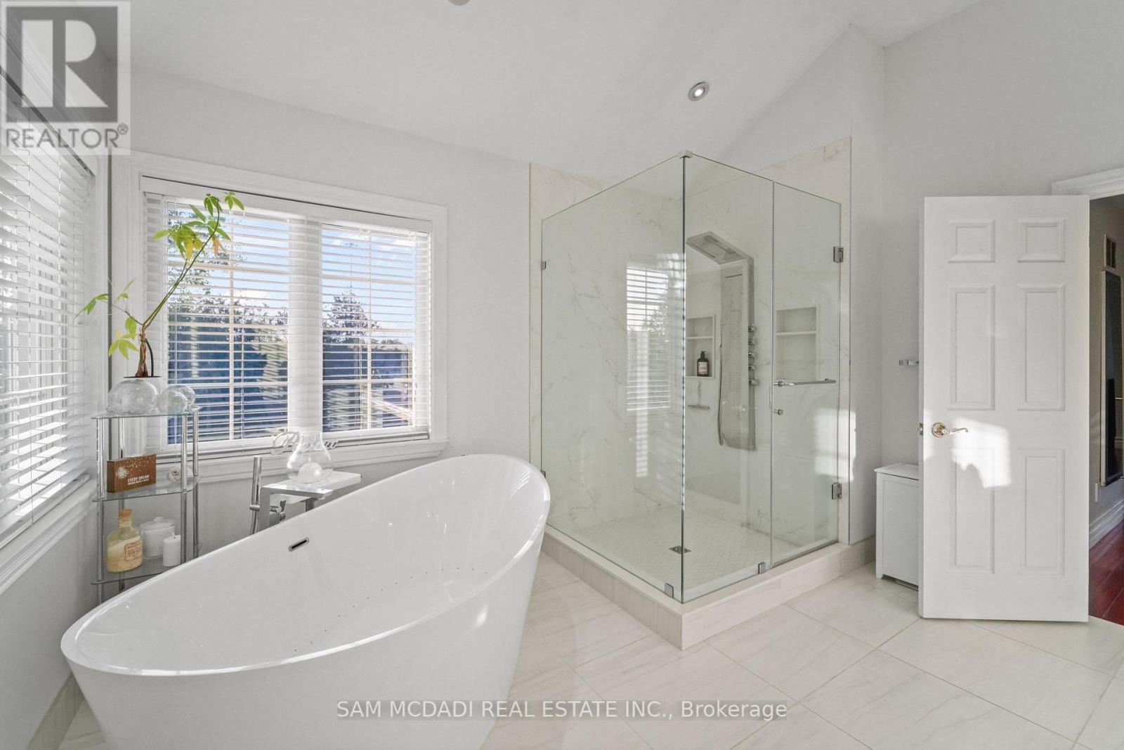724 Atoka Drive, Mississauga, ON - Indoor Photo Showing Bathroom