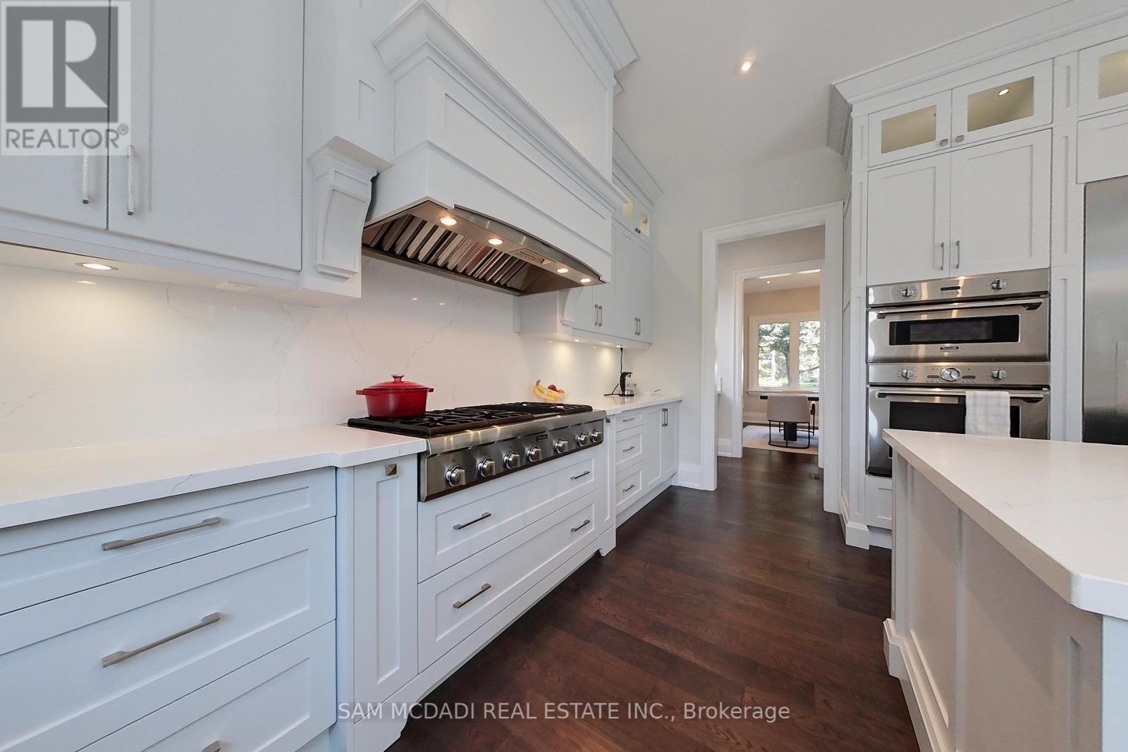 2006 Portway Avenue, Mississauga, ON - Indoor Photo Showing Kitchen With Upgraded Kitchen