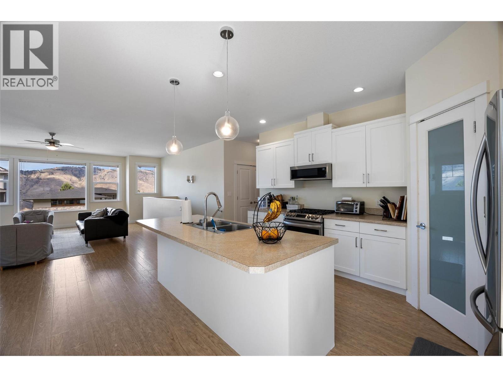 1771 Galore Place, Kamloops, BC - Indoor Photo Showing Kitchen With Double Sink With Upgraded Kitchen
