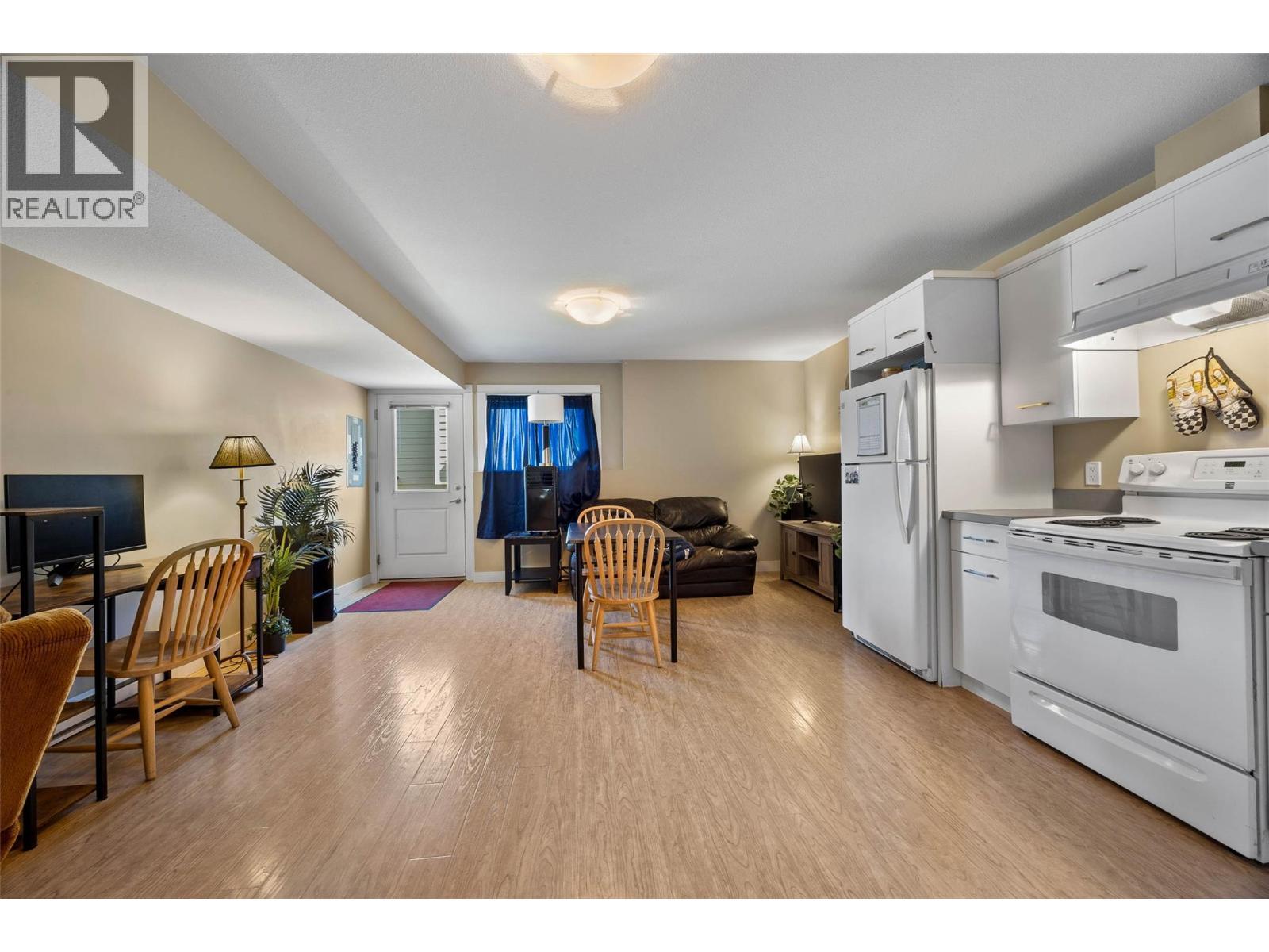 1771 Galore Place, Kamloops, BC - Indoor Photo Showing Kitchen