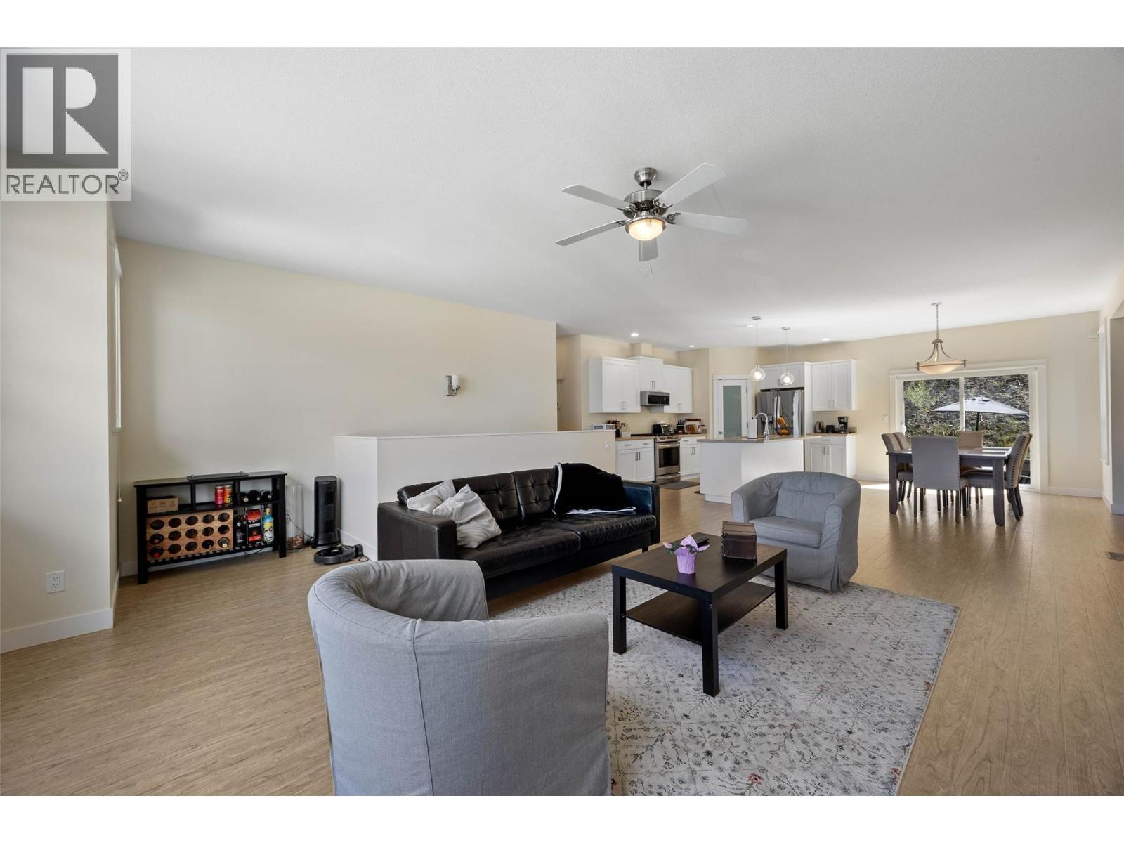 1771 Galore Place, Kamloops, BC - Indoor Photo Showing Living Room