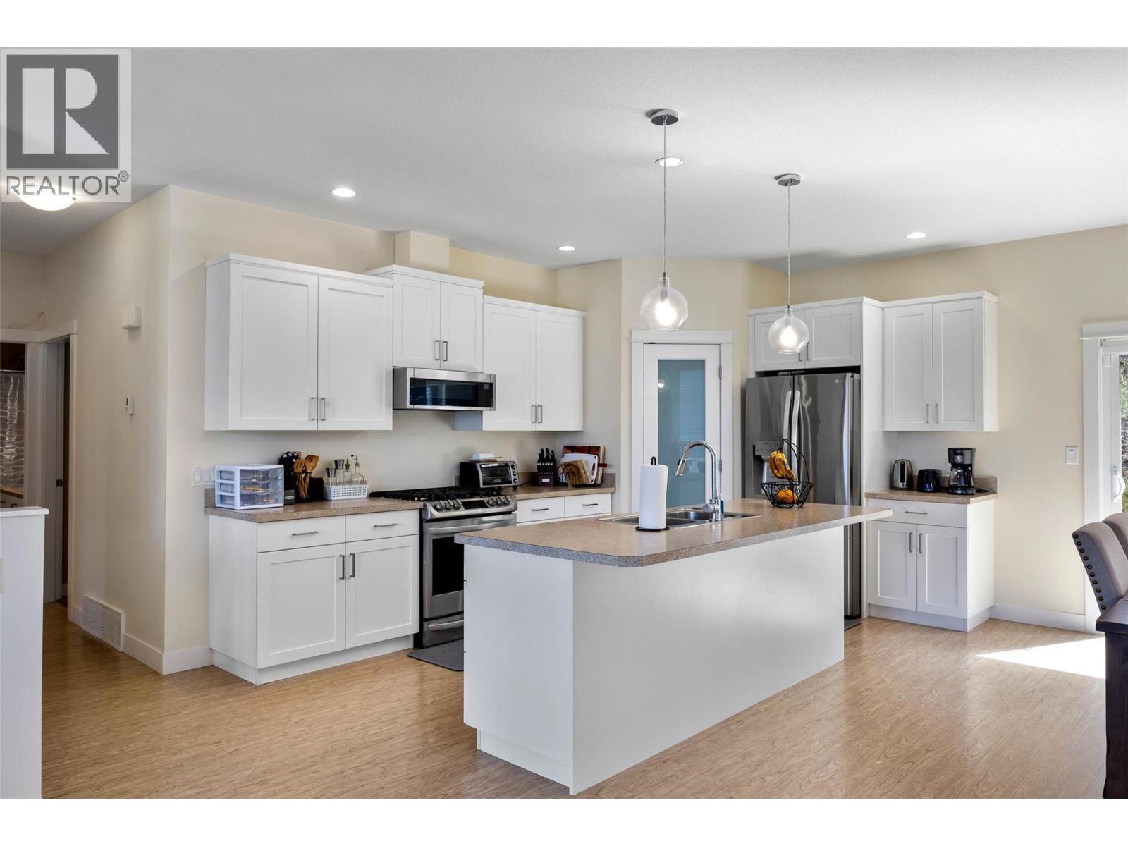1771 Galore Place, Kamloops, BC - Indoor Photo Showing Kitchen With Upgraded Kitchen