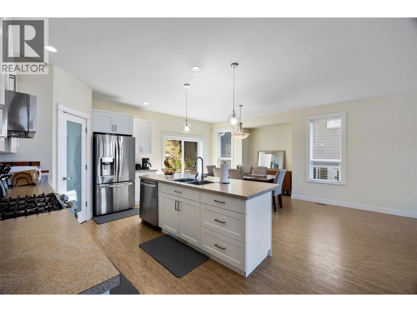 1771 Galore Place, Kamloops, BC - Indoor Photo Showing Kitchen With Double Sink With Upgraded Kitchen