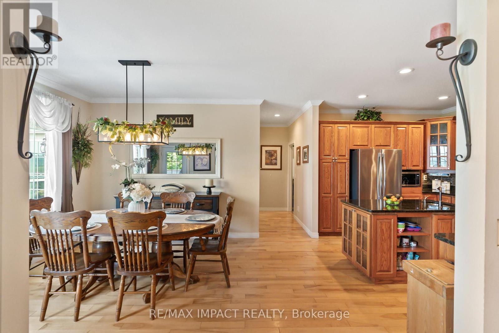 422 7A Highway, Cavan Monaghan (Cavan Twp), ON - Indoor Photo Showing Dining Room