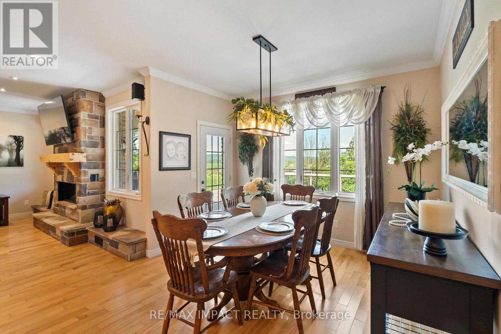 422 7A Highway, Cavan Monaghan (Cavan Twp), ON - Indoor Photo Showing Dining Room