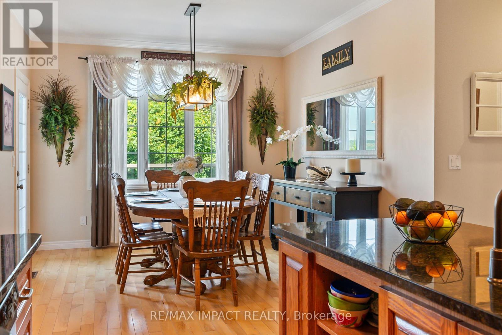 422 7A Highway, Cavan Monaghan (Cavan Twp), ON - Indoor Photo Showing Dining Room