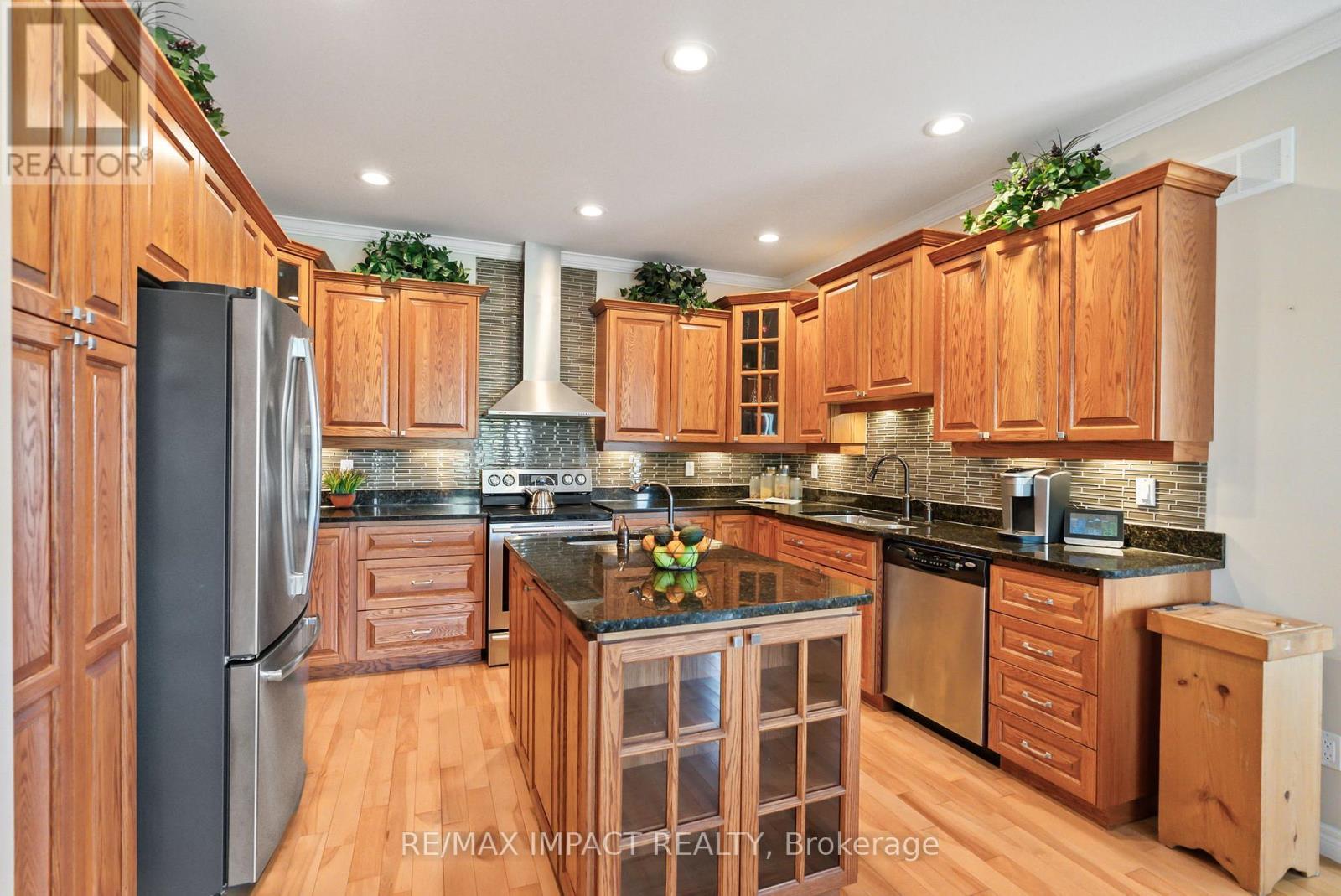 422 7A Highway, Cavan Monaghan (Cavan Twp), ON - Indoor Photo Showing Kitchen With Stainless Steel Kitchen