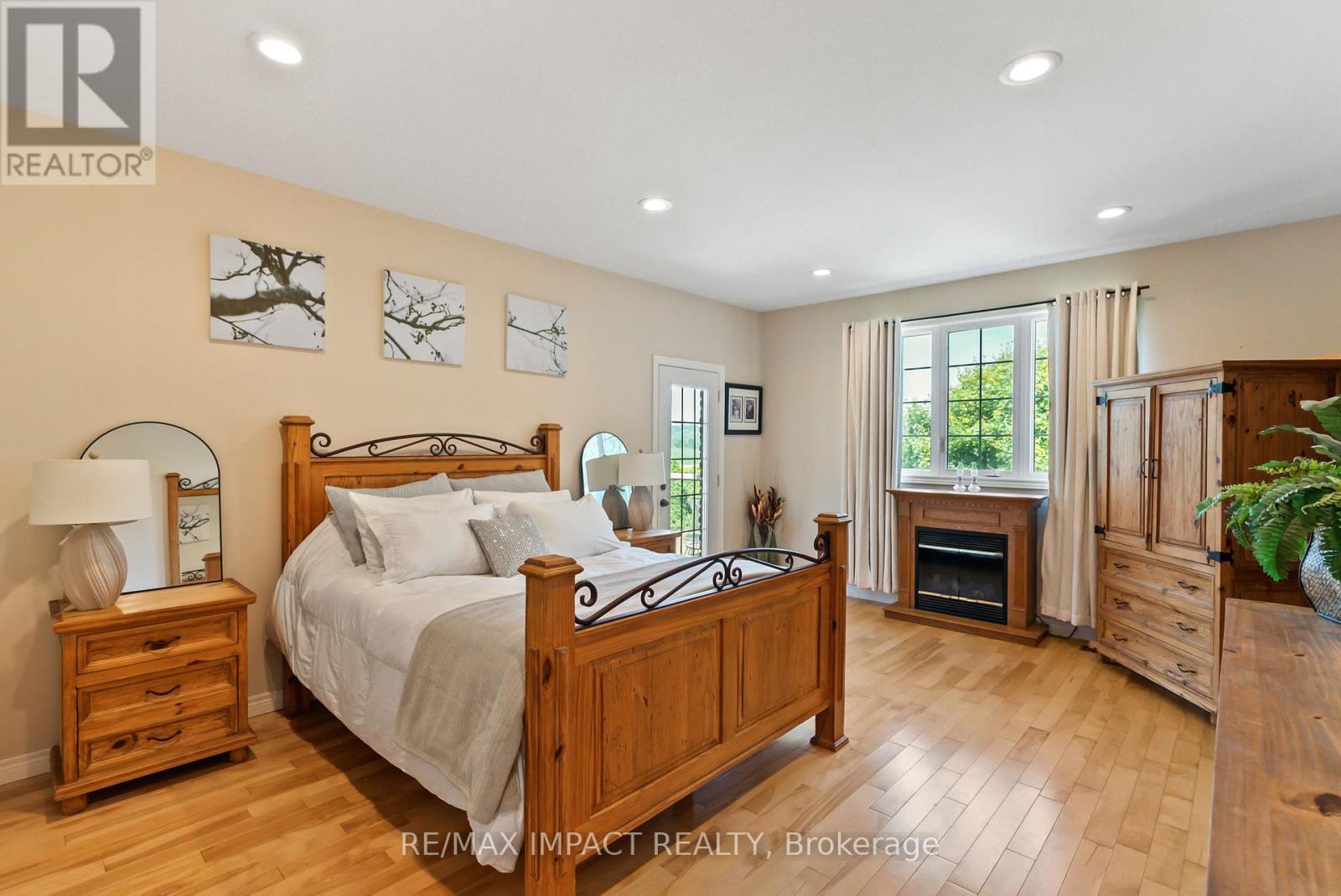 422 7A Highway, Cavan Monaghan (Cavan Twp), ON - Indoor Photo Showing Bedroom