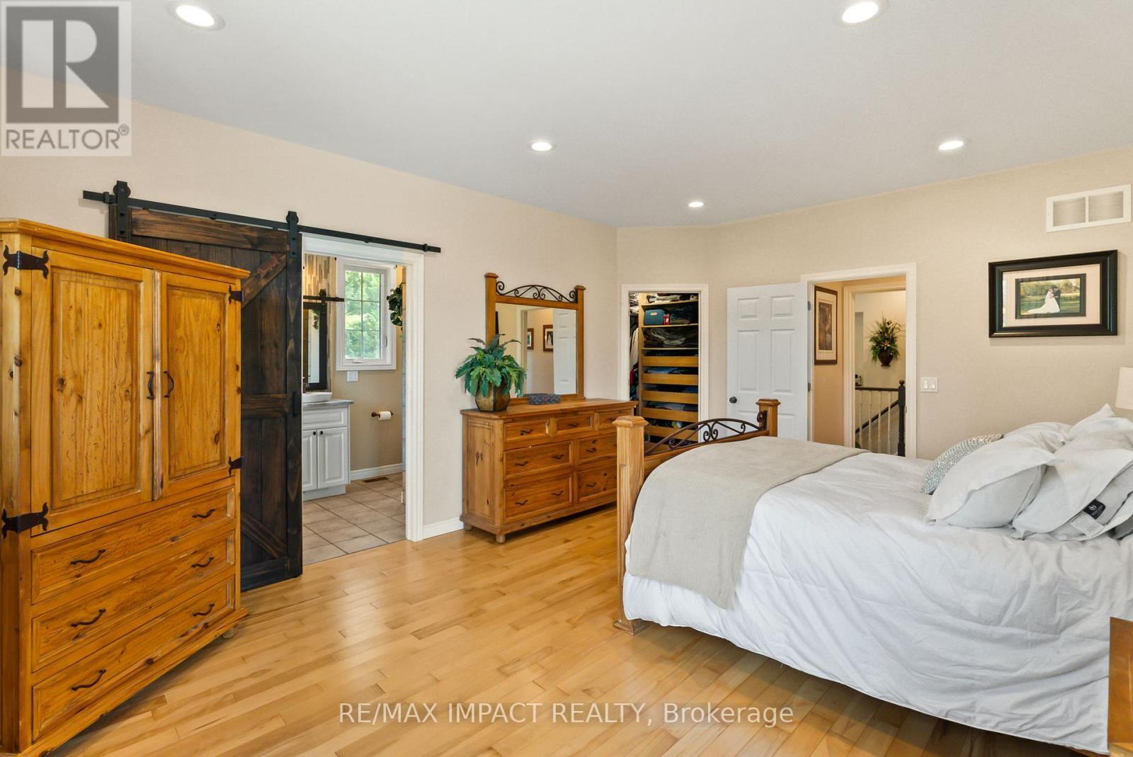 422 7A Highway, Cavan Monaghan (Cavan Twp), ON - Indoor Photo Showing Bedroom