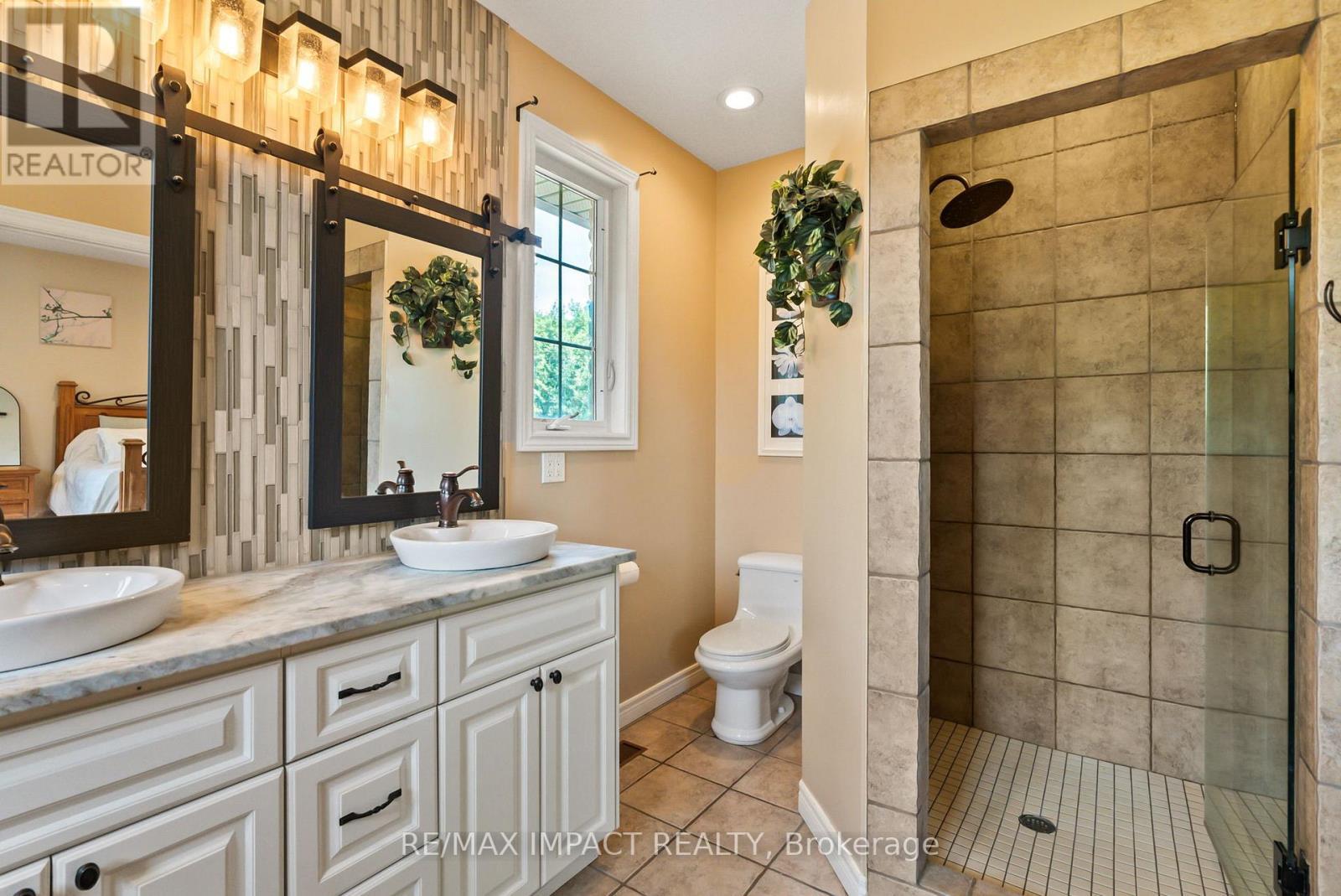 422 7A Highway, Cavan Monaghan (Cavan Twp), ON - Indoor Photo Showing Bathroom