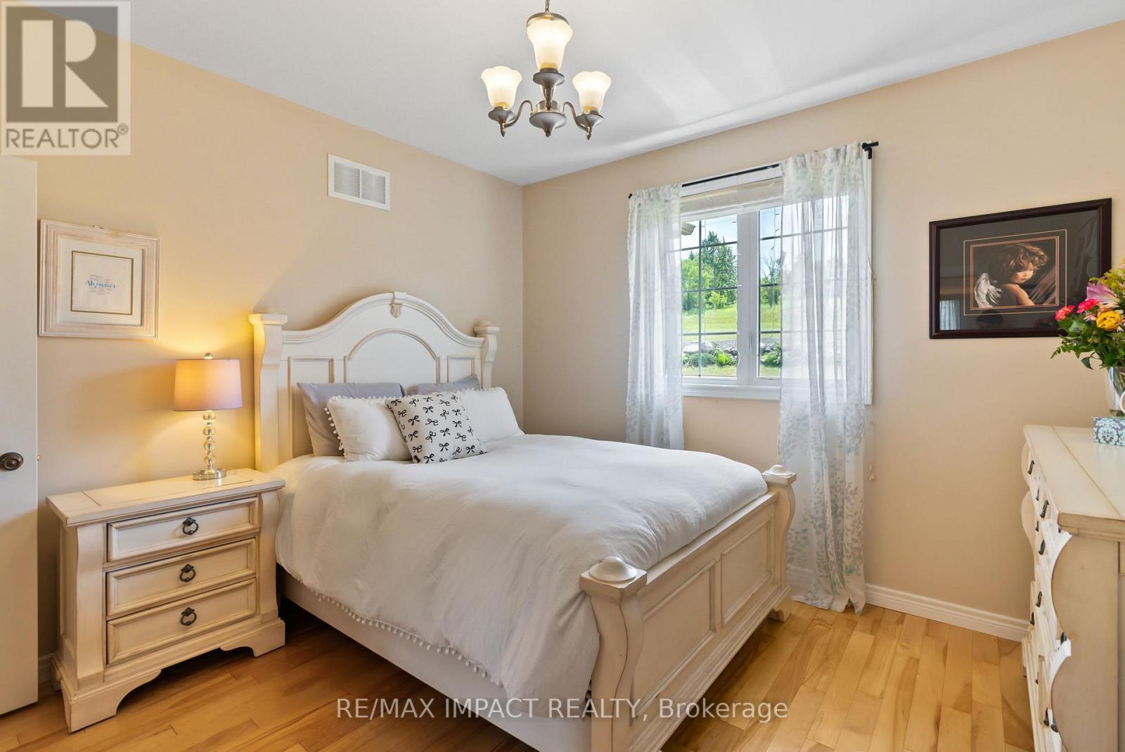 422 7A Highway, Cavan Monaghan (Cavan Twp), ON - Indoor Photo Showing Bedroom