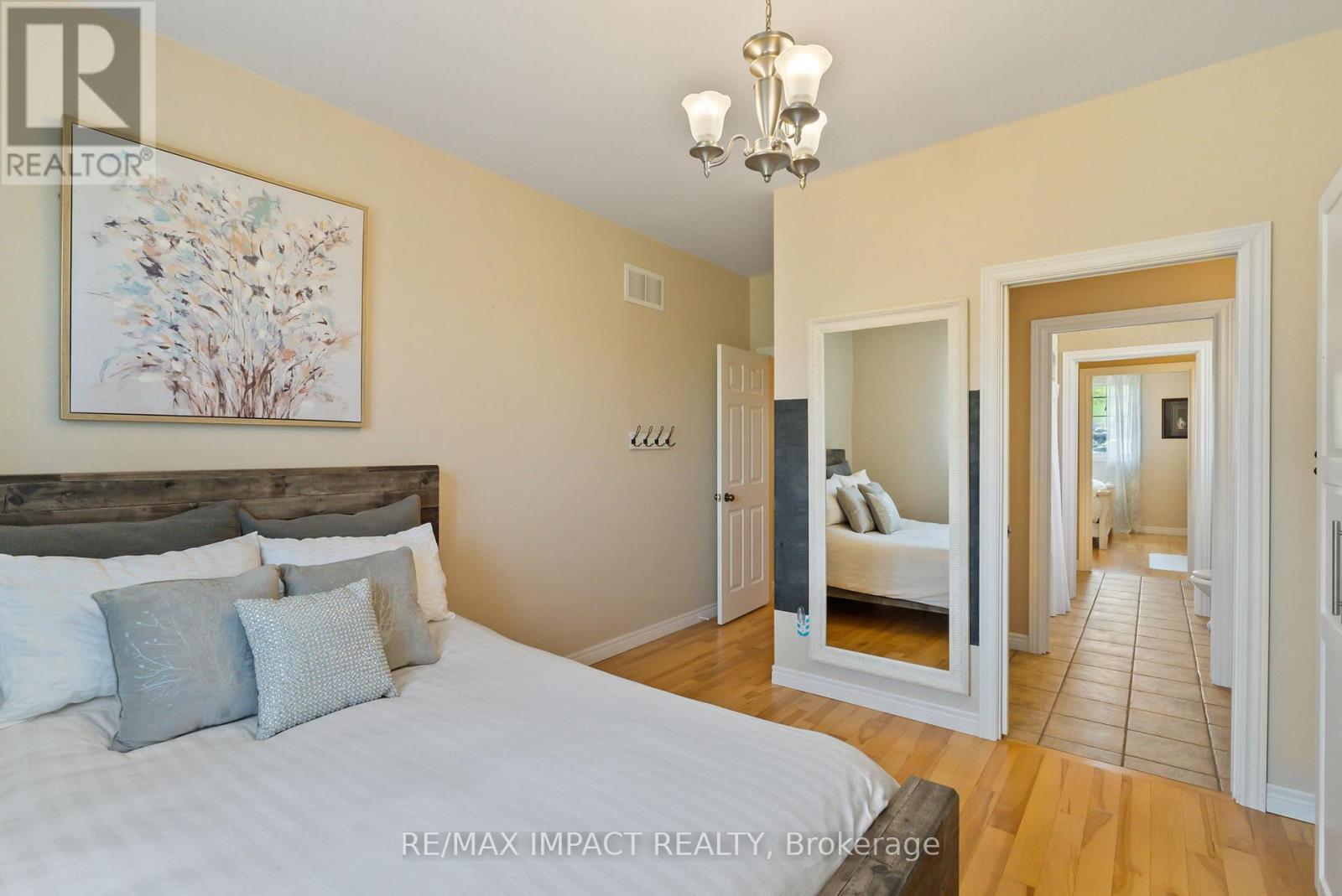 422 7A Highway, Cavan Monaghan (Cavan Twp), ON - Indoor Photo Showing Bedroom