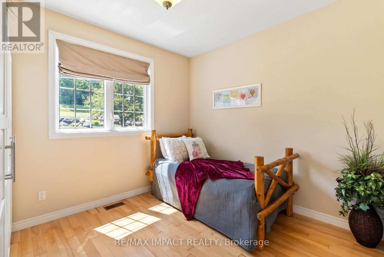 422 7A Highway, Cavan Monaghan (Cavan Twp), ON - Indoor Photo Showing Bedroom