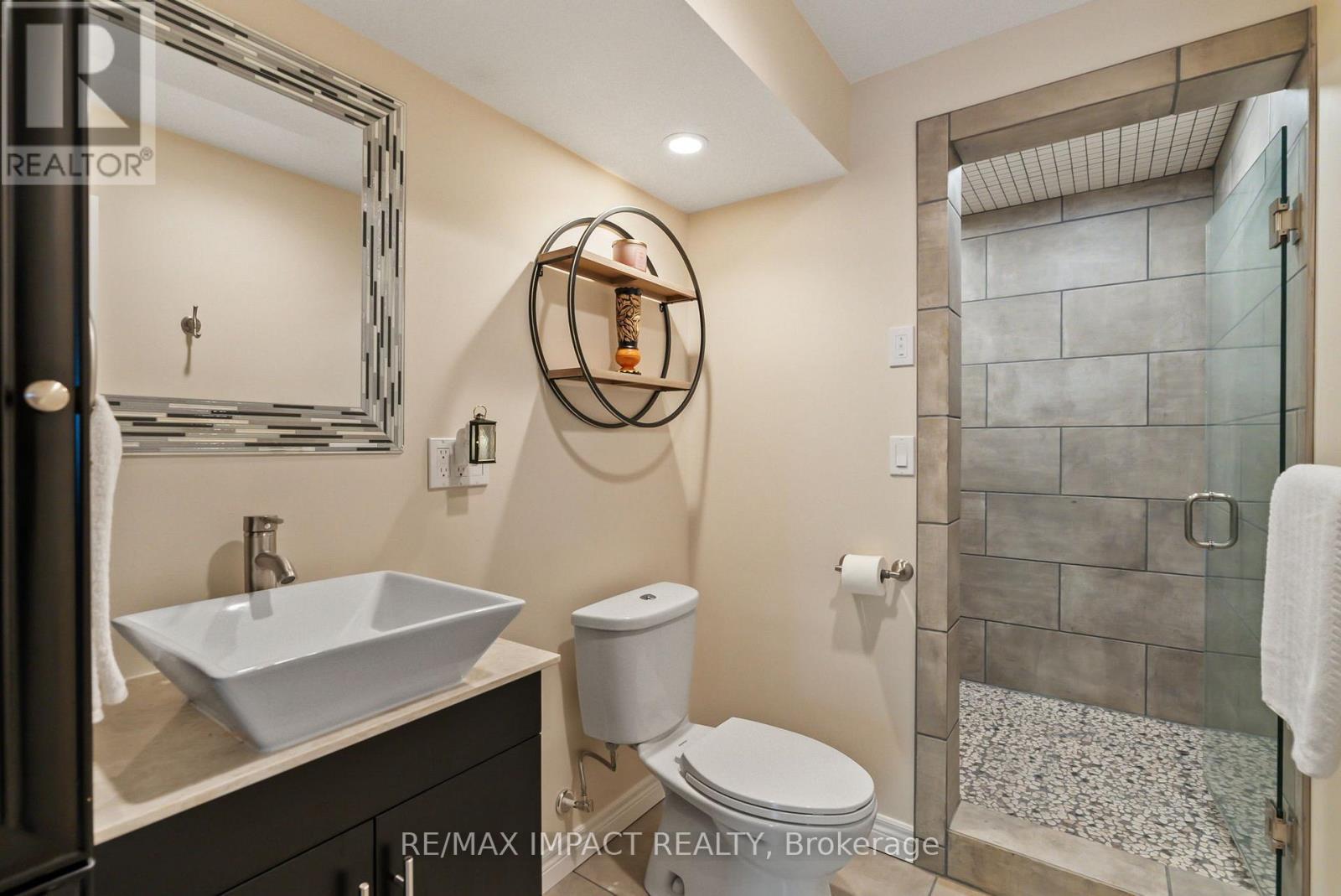 422 7A Highway, Cavan Monaghan (Cavan Twp), ON - Indoor Photo Showing Bathroom