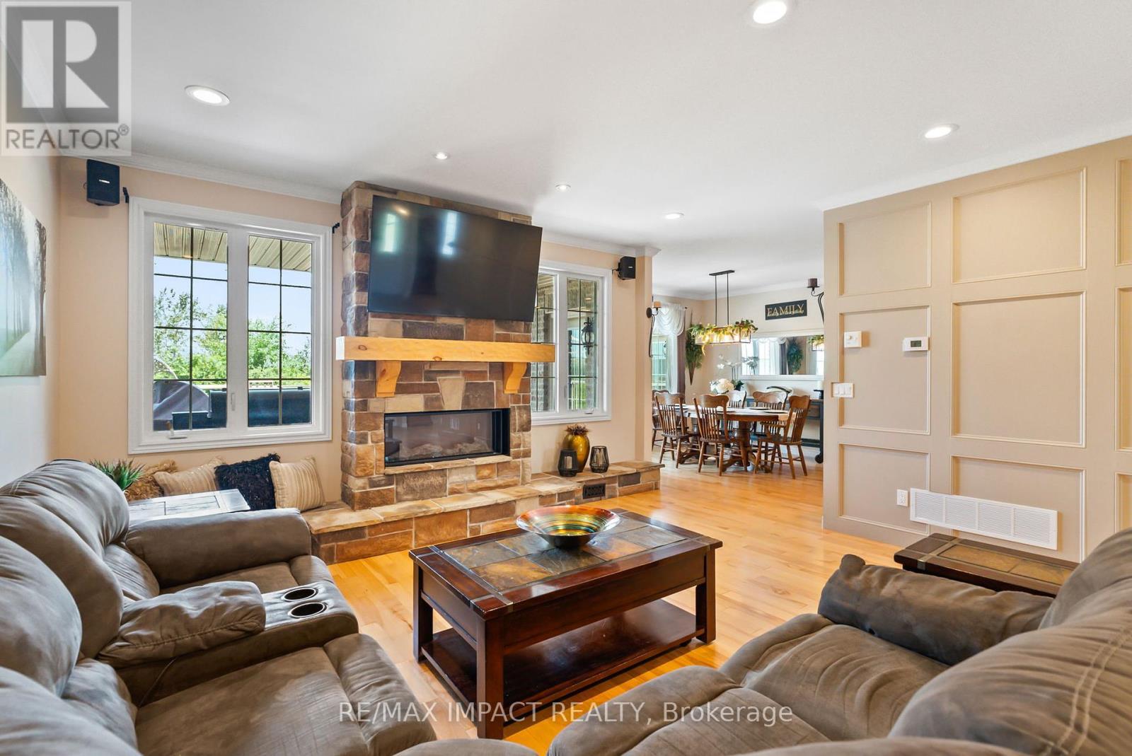 422 7A Highway, Cavan Monaghan (Cavan Twp), ON - Indoor Photo Showing Living Room With Fireplace