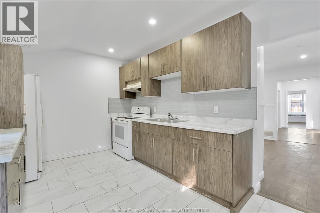 437 Karl Place, Windsor, ON - Indoor Photo Showing Kitchen