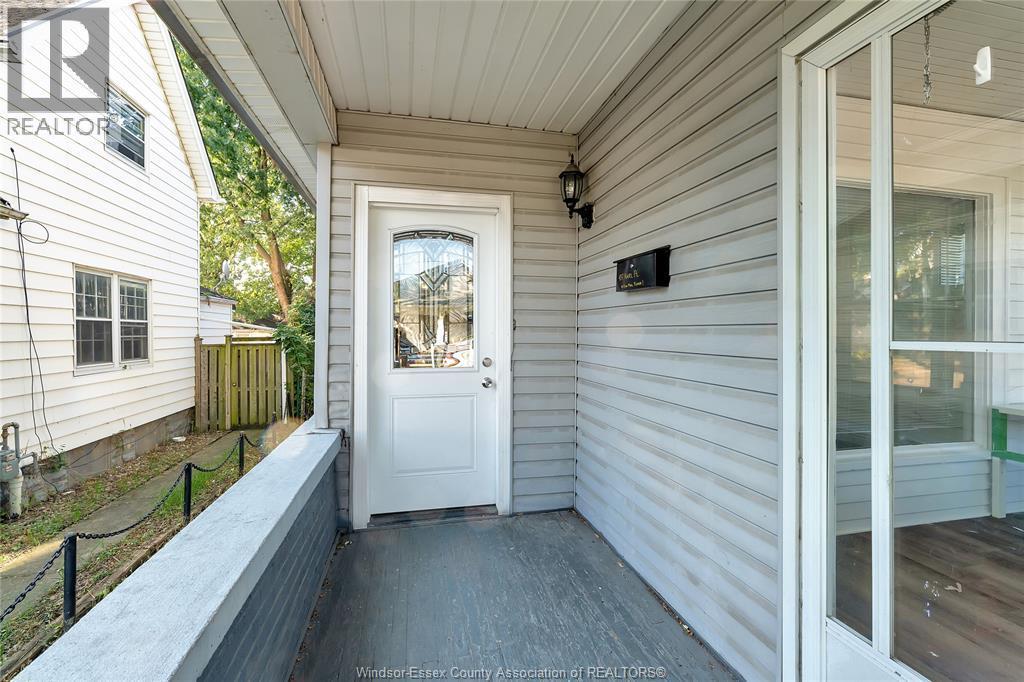 437 Karl Place, Windsor, ON - Outdoor With Exterior