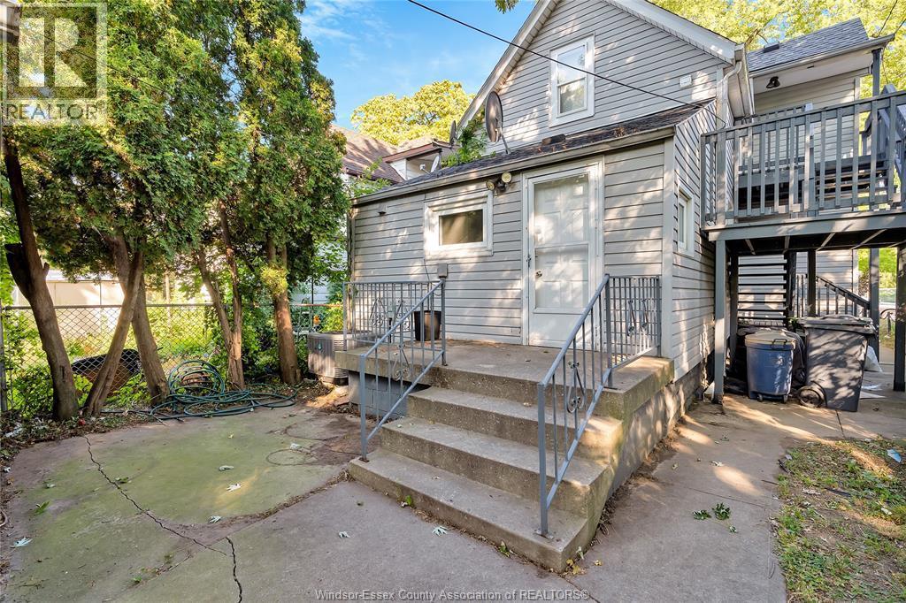 437 Karl Place, Windsor, ON - Outdoor