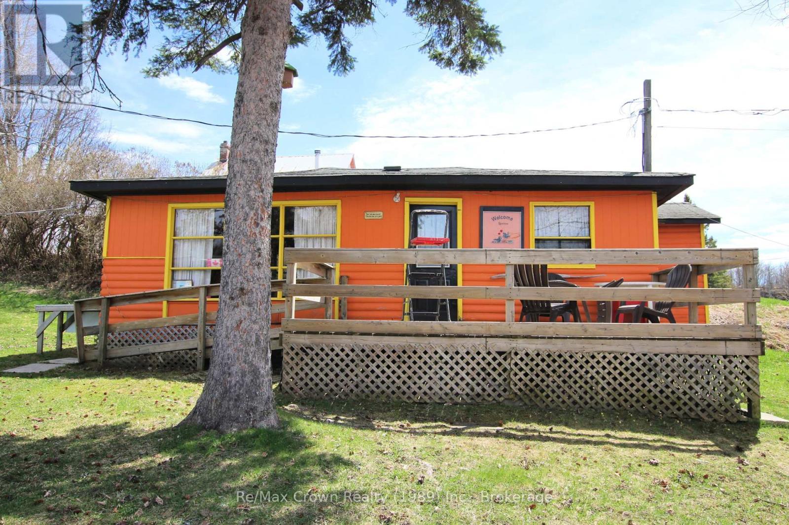 Sparro Cottage - 3 bedrm - Seasonal - 84-85 Wilson Lake Road, Parry Sound Remote Area (Port Loring), ON - Outdoor With Deck Patio Veranda