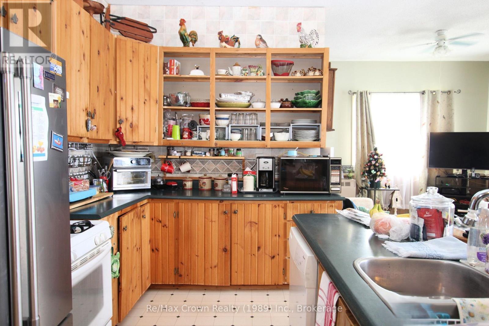 84-85 Wilson Lake Road, Parry Sound Remote Area (Port Loring), ON - Indoor Photo Showing Kitchen