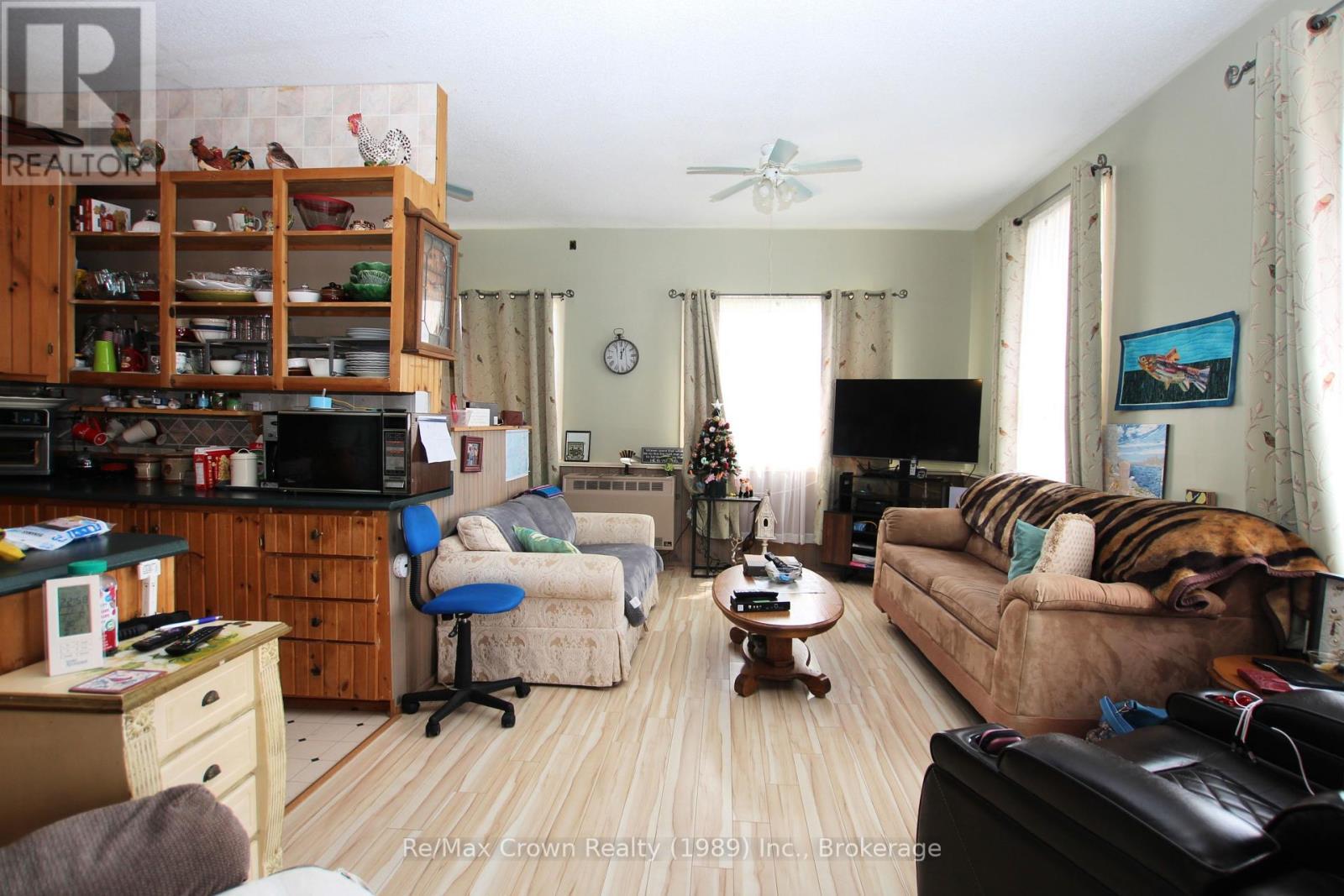 84-85 Wilson Lake Road, Parry Sound Remote Area (Port Loring), ON - Indoor Photo Showing Living Room