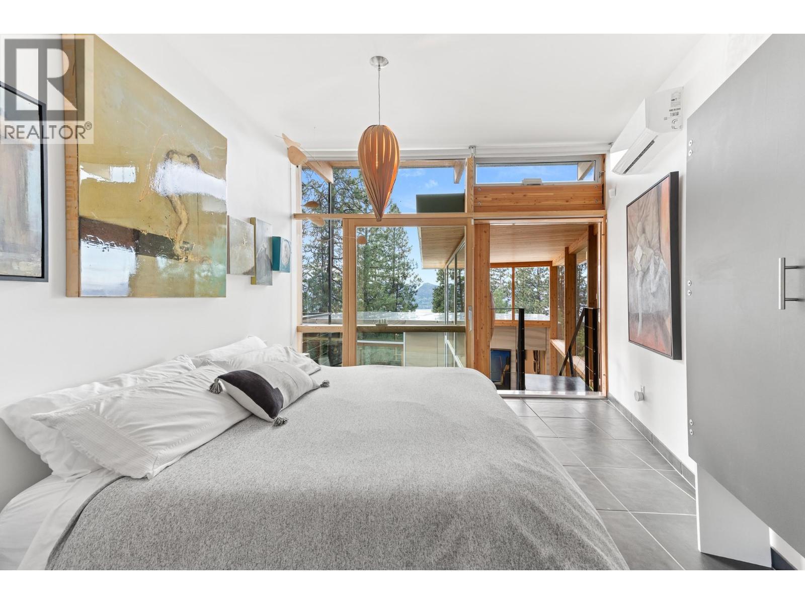 2843 Arawana Place, Naramata, BC - Indoor Photo Showing Bedroom