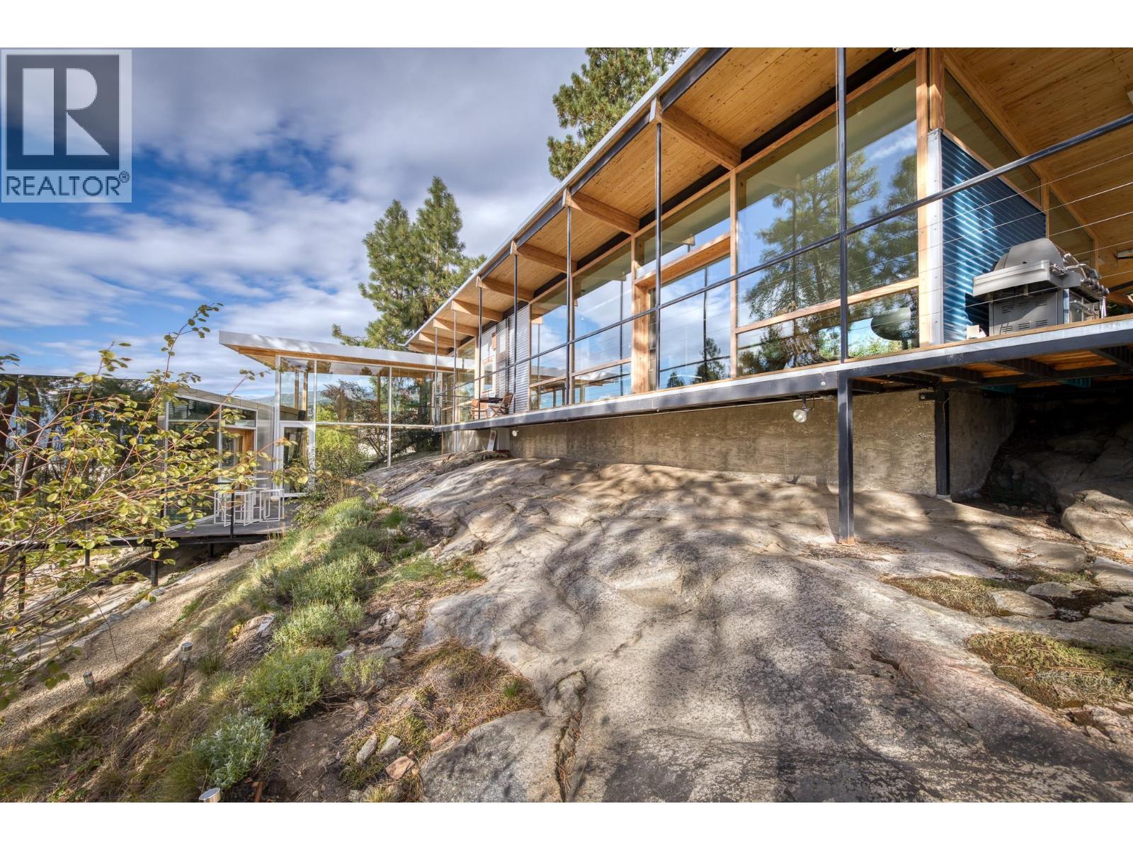 2843 Arawana Place, Naramata, BC - Outdoor