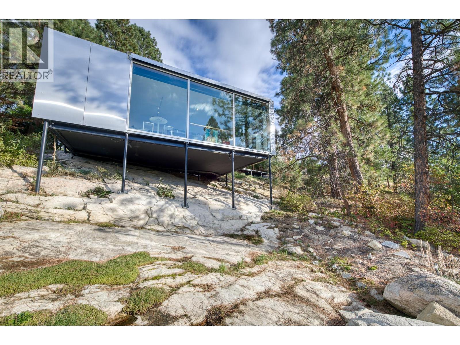 2843 Arawana Place, Naramata, BC - Outdoor