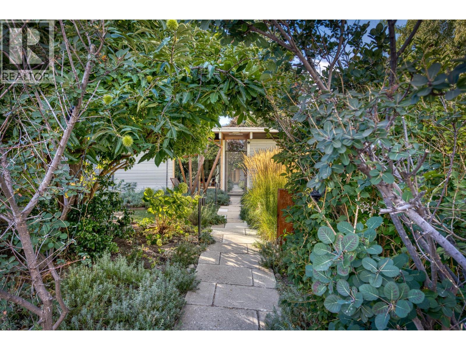 2843 Arawana Place, Naramata, BC - Outdoor