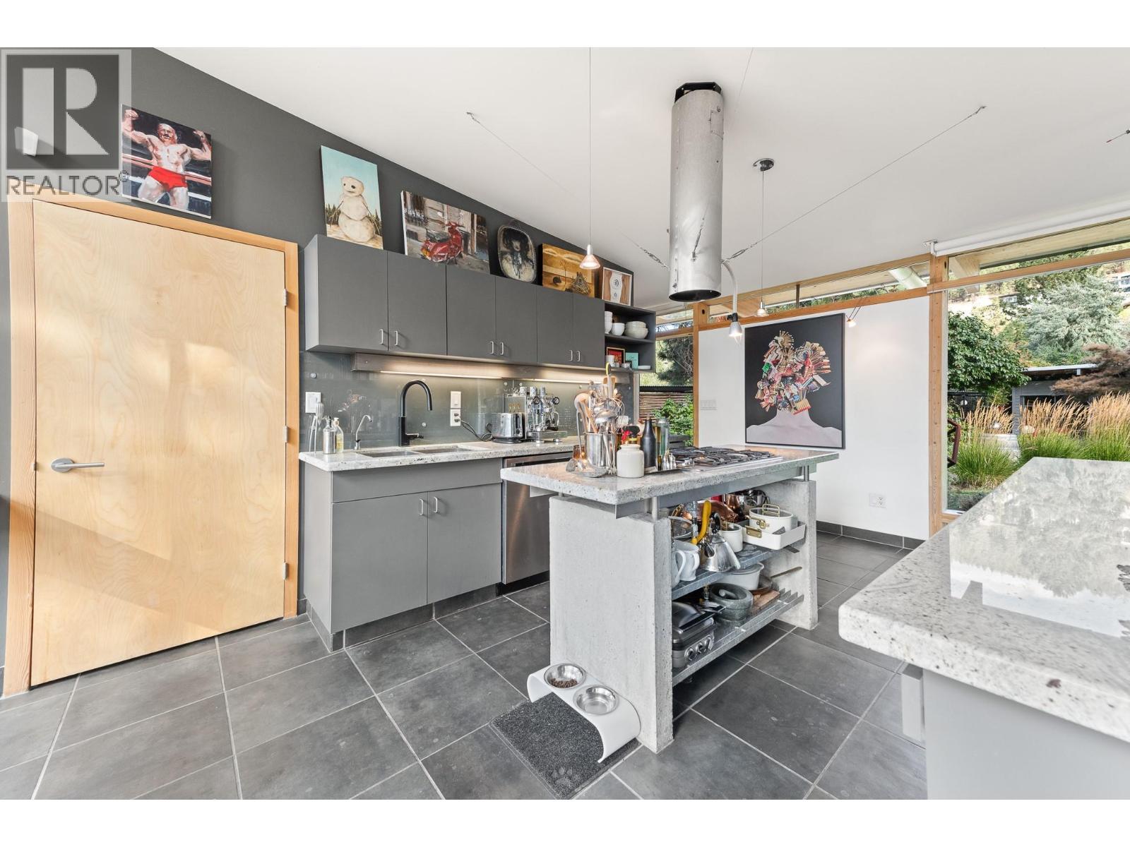 2843 Arawana Place, Naramata, BC - Indoor Photo Showing Kitchen