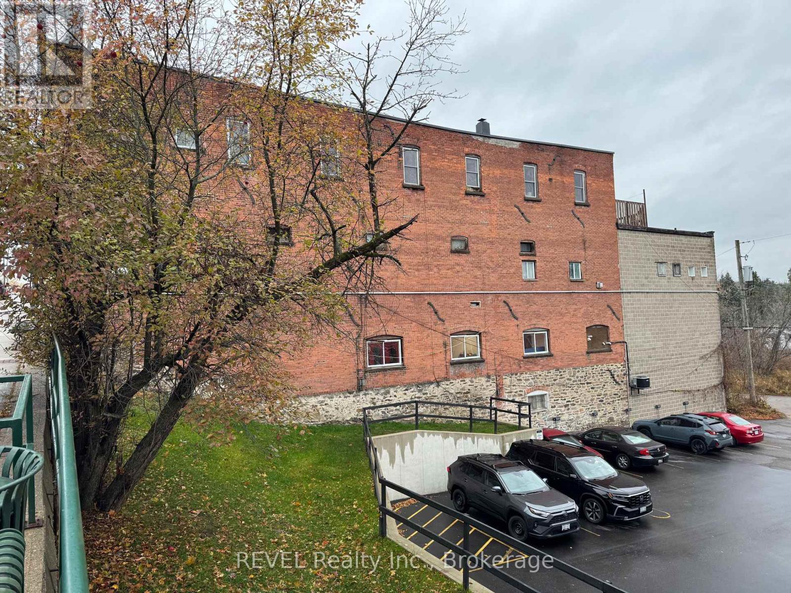 75 Manitoba Street, Bracebridge (Macaulay), ON