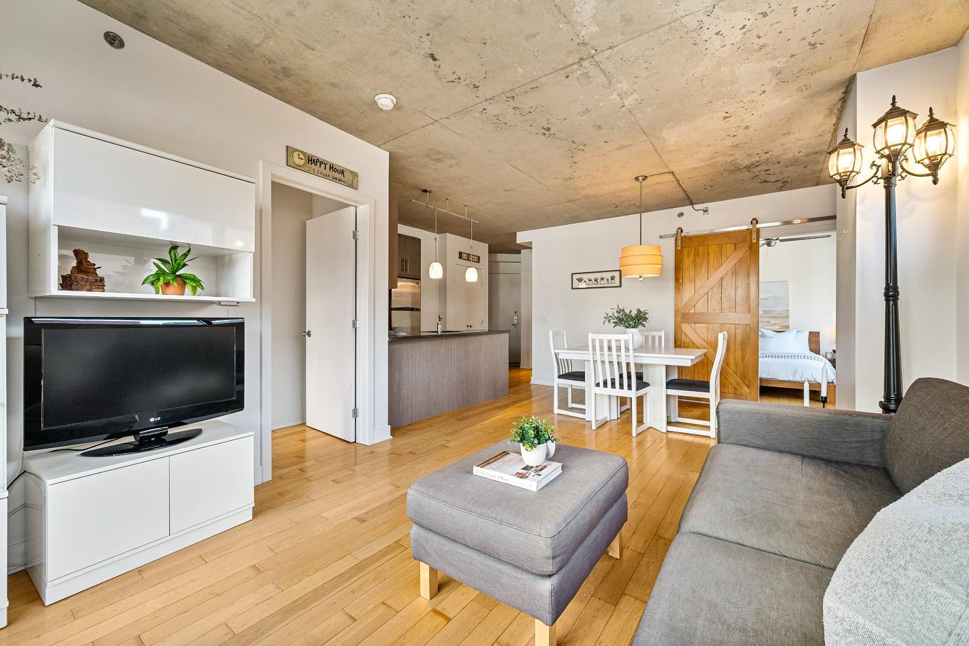 Vue d'ensemble - 627-400 Rue De L'Inspecteur, Montréal (Le Sud-Ouest), QC - Indoor Photo Showing Living Room