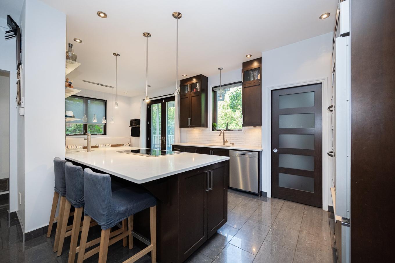 Cuisine - 4641 Av. Lacombe, Montréal (Côte-Des-Neiges/Notre-Dame-De-Grâce), QC - Indoor Photo Showing Kitchen With Upgraded Kitchen