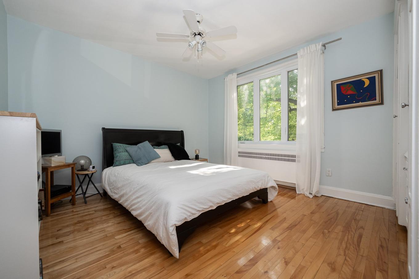 Chambre à coucher - 4641 Av. Lacombe, Montréal (Côte-Des-Neiges/Notre-Dame-De-Grâce), QC - Indoor Photo Showing Bedroom