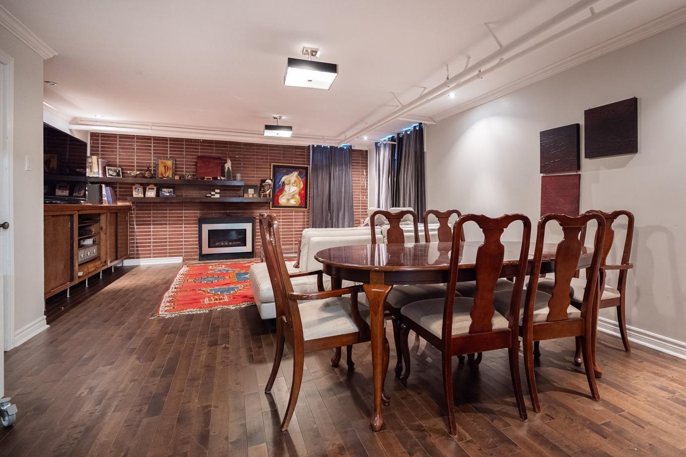 Sous-sol - 4641 Av. Lacombe, Montréal (Côte-Des-Neiges/Notre-Dame-De-Grâce), QC - Indoor Photo Showing Dining Room With Fireplace