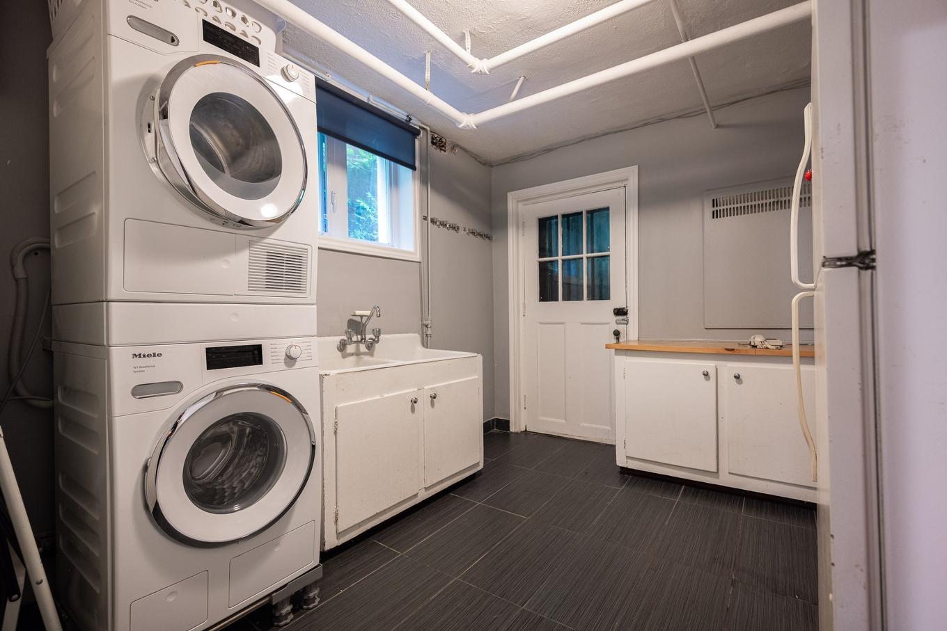 Salle de lavage - 4641 Av. Lacombe, Montréal (Côte-Des-Neiges/Notre-Dame-De-Grâce), QC - Indoor Photo Showing Laundry Room
