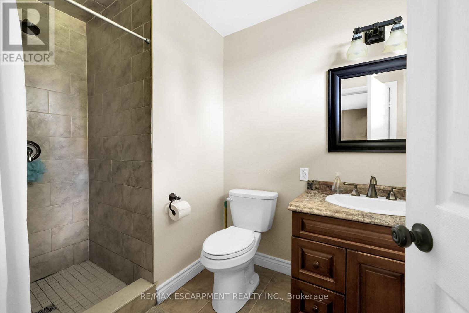 757 4Th Line, Haldimand, ON - Indoor Photo Showing Bathroom