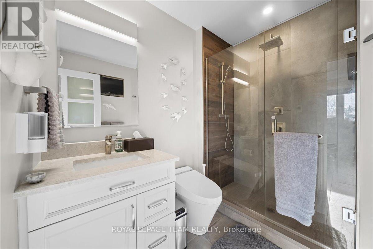 1 Peterson Place, Ottawa, ON - Indoor Photo Showing Bathroom