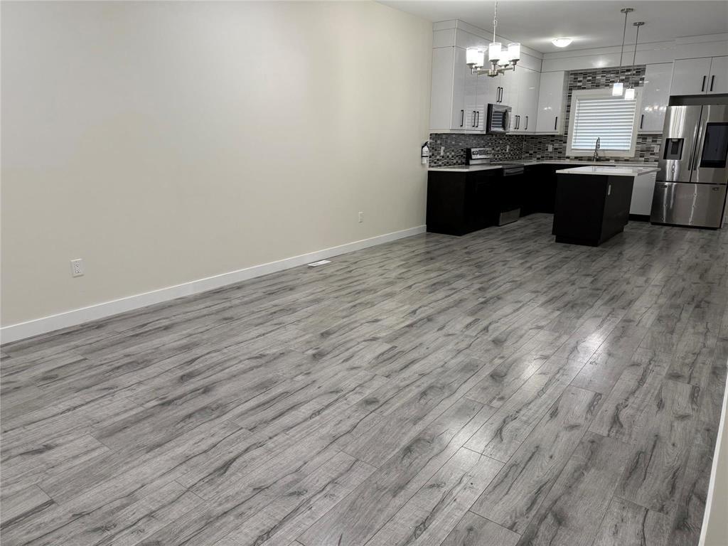 443 Wales Avenue, Winnipeg, MB - Indoor Photo Showing Kitchen
